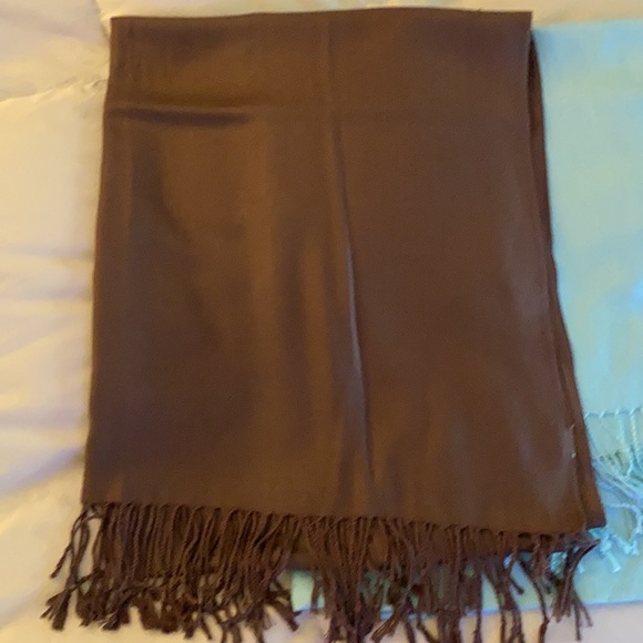 Five (5) Pashminas - Picture 6 of 6